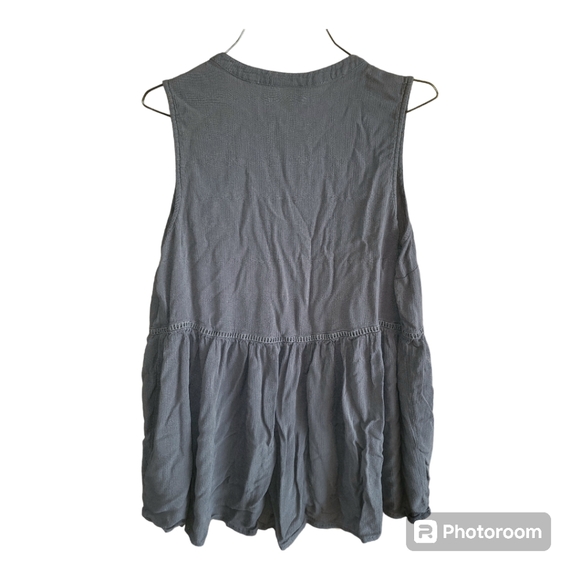 🌟3 For $15 SALE🌟 Torrid Babydoll Crinkle Gauze Grey Tunic Tank - Picture 3 of 5